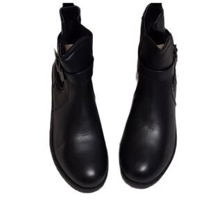 Black motorcycle bootie